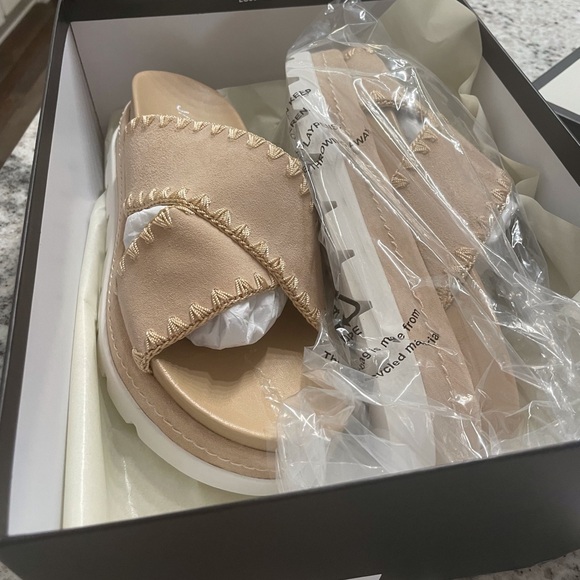 J/SLIDES Women's Beige Sandals - Picture 5 of 5